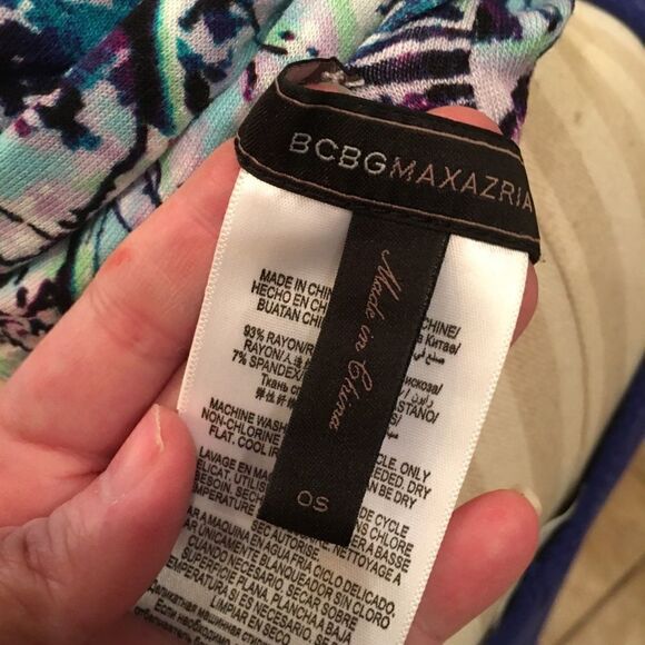 BCBG CIRCLE Infinity Scarf - Picture 3 of 8